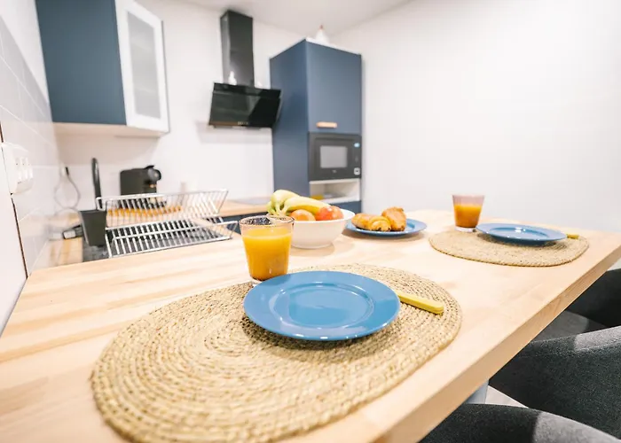 Lägenhet Face A La Cite, Terrasse Et Climatisation - Ae *